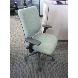 Steelcase Crew Task Chair - Product Picture 2