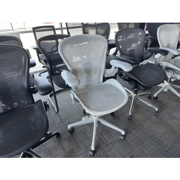 Pre-Owned Refubished Herman Miller Aeron Chair (Mineral Tone)