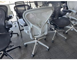 Pre-Owned Refubished Herman Miller Aeron Chair (Mineral Tone)