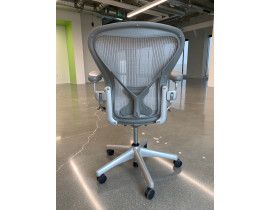 Herman Miller Aeron Chair (Titanium) 