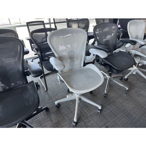 The Perfect Pre-Owned Refubished Herman Miller Aeron Chair (Mineral Tone)