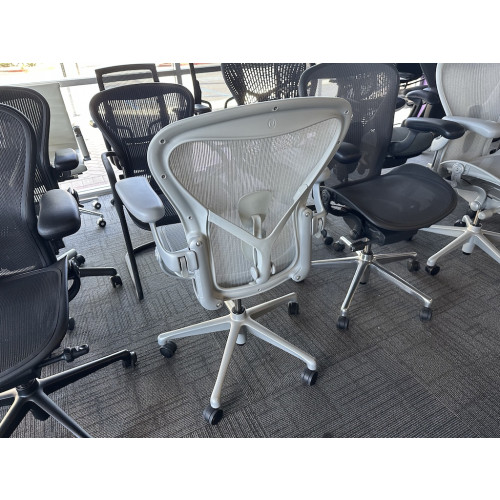 Pre-Owned Refubished Herman Miller Aeron Chair (Mineral Tone)