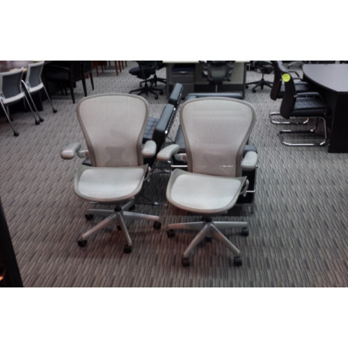 Herman Miller Aeron Chair (Titanium)