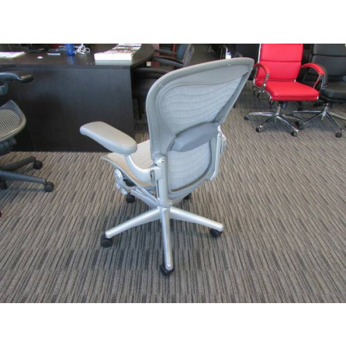Herman Miller Aeron Chair (Titanium)